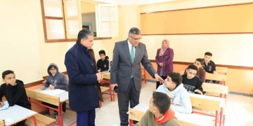محافظ الجيزة يتفقد سير امتحانات الشهادة الإعدادية بمدارس العلم النافع بالهرم 1 - جريدة المساء