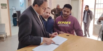 محافظ قنا يفاجئ مستشفى قفط التخصصي ويؤكد: لا تهاون في صحة المواطنين 1 - جريدة المساء