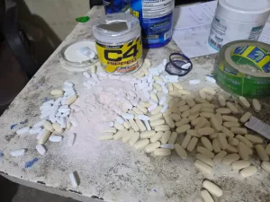 غلق منشأة مخالفة لتعبئة المكملات الغذائية مجهولة المصدر بالطالبية.. صور 27 - جريدة المساء