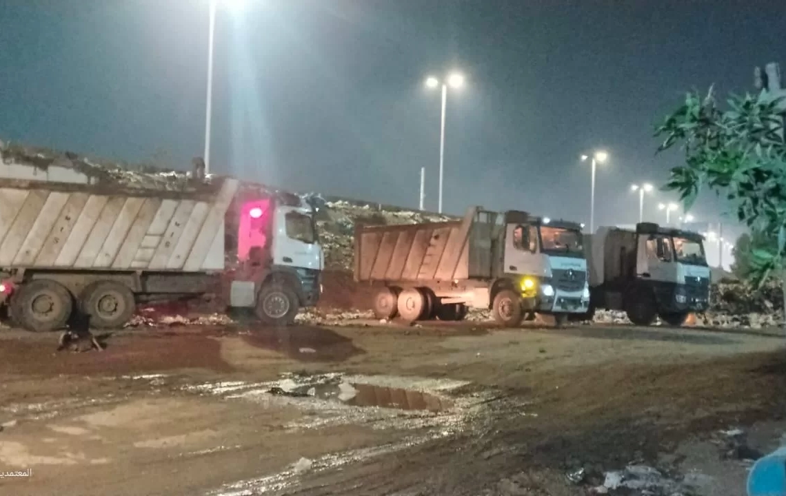 محافظة الجيزة ترفع ٦٠٠ طن مخلفات من حرم الطريق الدائري بمنطقة أرض اللواء بالعجوزة 19 - جريدة المساء