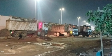 محافظة الجيزة ترفع ٦٠٠ طن مخلفات من حرم الطريق الدائري بمنطقة أرض اللواء بالعجوزة 1 - جريدة المساء