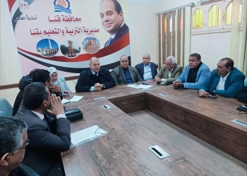 وكيل تعليم قنا يشدد على منع اصطحاب الهواتف المحمولة داخل اللجان للطلاب والمراقبين 23 - جريدة المساء