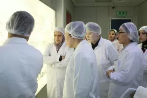 الصحة: وفد صيني فى«فاكسيرا»لتعزيز سبل التعاون لإنتاج لقاح مكورات الالتهاب الرئوي (PCV13)فى مصر 19 - جريدة المساء