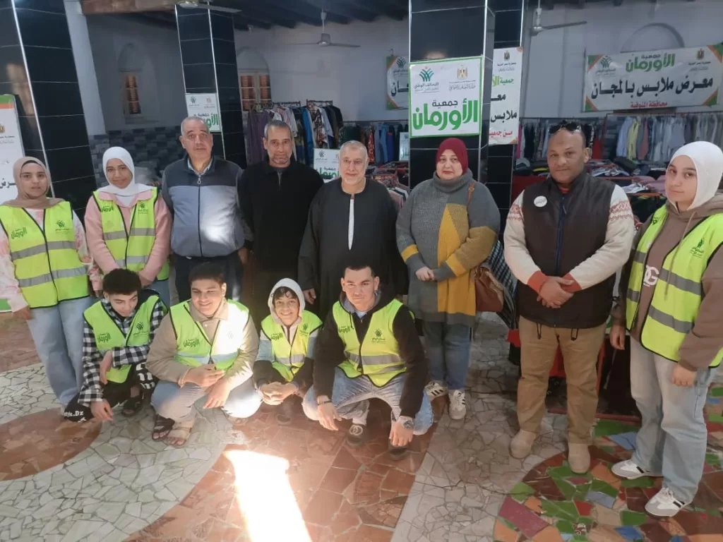 توزيع ملابس للأسر الأكثر احتياجا بتلا المنوفية 23 - جريدة المساء