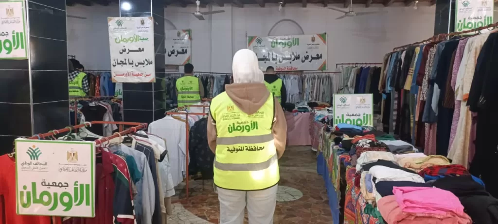 توزيع ملابس للأسر الأكثر احتياجا بتلا المنوفية 21 - جريدة المساء