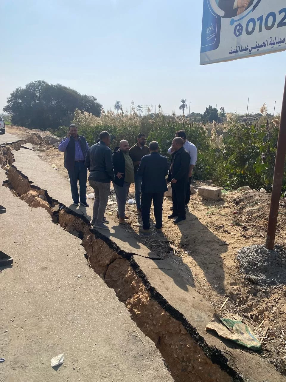 محافظ قنا يوجه بسرعة إصلاح هبوط أرضي بطريق مجمع المواقف بأبوتشت 23 - جريدة المساء