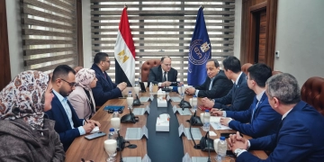 رئيس هيئة الدواء بحث مع ممثلي شركة جيبتو فارما وغان أند لي الصينية سبل توطين الصناعة الدوائية  1 - جريدة المساء