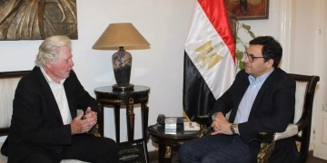 وزير الثقافة يستقبل حسين فهمي وفريق مهرجان القاهرة السينمائي لبحث الاستعدادات للدورة الـ47 1 - جريدة المساء