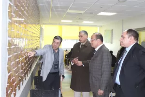 مدير "تعليم الجيزة" يزور لجنة مستشفي 57357 لامتحانات الإعدادية: التعليم لا يتوقف أمام الألم 25 - جريدة المساء