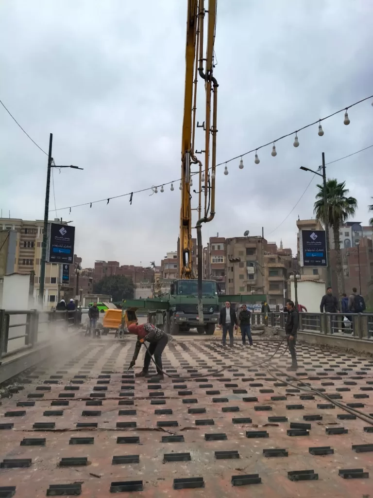 وضع الطبقة الأسمنتية بكوبري مبارك بشبين الكوم..والرصف خلال أسبوع 23 - جريدة المساء