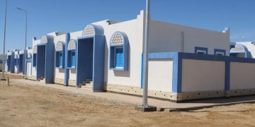 محافظ الجيزة: 50 بيتًا بدويًا بقرية القصر لمواطني الواحات البحرية.. صور 1 - جريدة المساء