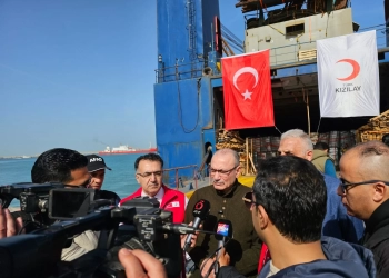 سفينة الخير العشرون وصلت إلى ميناء العريش 23 - جريدة المساء