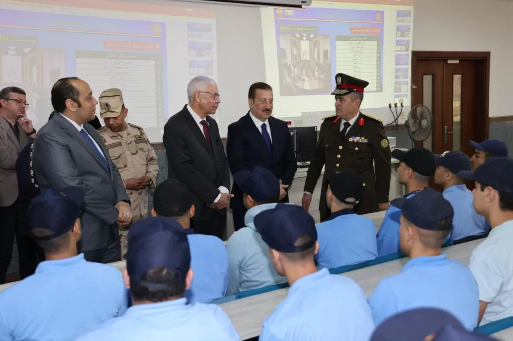 " أبو ليمون" و" القاصد" يتفقدان الدورة التدريبية العسكرية بالجامعة الأهلية ببركة السبع 30 - جريدة المساء