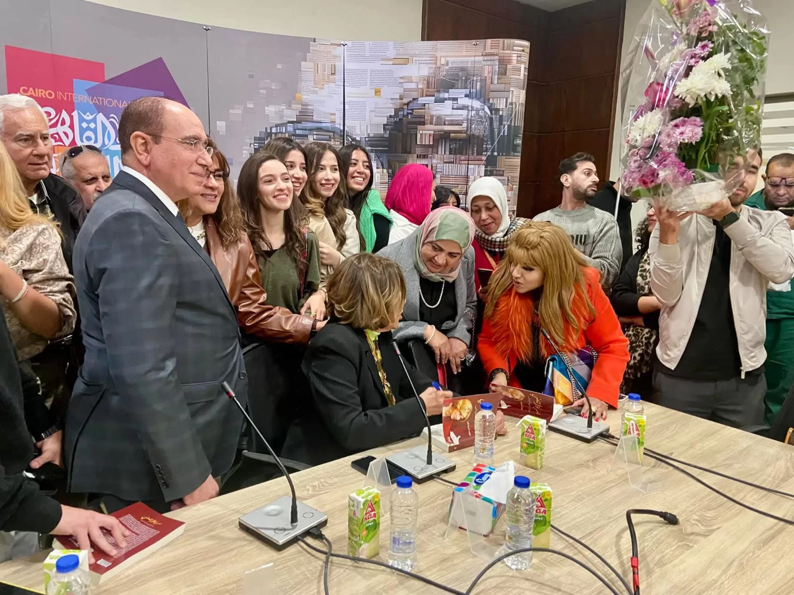 رموز السياسة والفن والثقافة يشهدون حفل توقيع كتاب «امرأة لا تنحني» لفريدة الشوباشي 28 - جريدة المساء