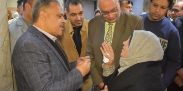 جولة مفاجئة لمحافظ الشرقية داخل عيادات المبرة بالزقازيق 1 - جريدة المساء