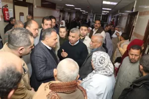 جولة مفاجئة لمحافظ الشرقية داخل عيادات المبرة بالزقازيق 27 - جريدة المساء