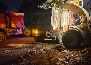 محافظة الجيزة : رفع 500 طن مخلفات من شارع الشباب بالهرم 18 - جريدة المساء