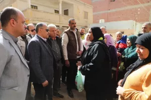 الأشموني في جولة ميدانية بالصالحية القديمة : قرارات فورية للنظافة.. تسريع محطة الرفع.. ومعرض "أهلاً رمضان" لخدمة الأهالي 27 - جريدة المساء