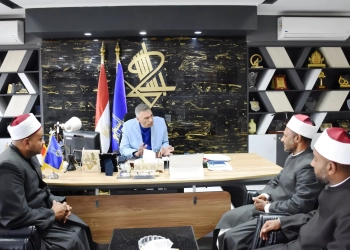 المحافظ يلتقي بوفد منطقة وعظ أسوان لتكثيف القوافل الدعوية 21 - جريدة المساء