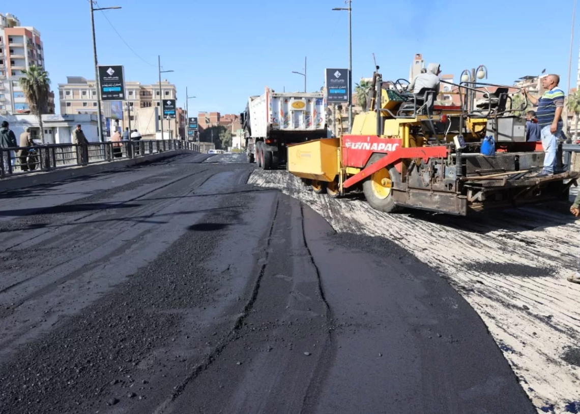 رصف كوبري مبارك بشبين الكوم..تمهيداً لدخوله الخدمة 36 - جريدة المساء رصف كوبري مبارك بشبين الكوم..تمهيداً لدخوله الخدمة 35 - جريدة المساء