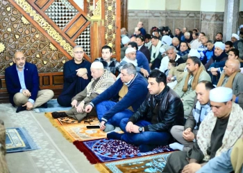 نائب محافظ سوهاج يؤدي صلاة الجمعة بمسجد العارف 28 - جريدة المساء