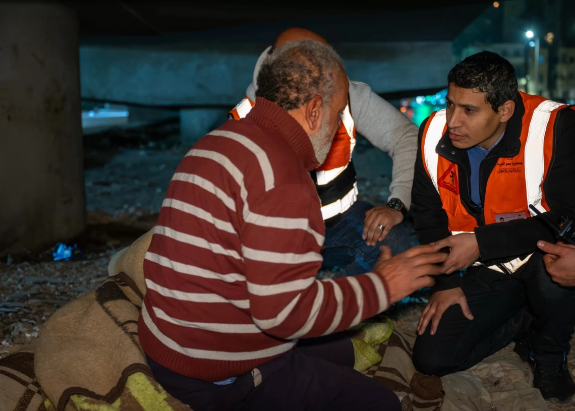 توزيع بطاطين ووجبات على أشخاص بلا مأوى وتحقيق دمجًا أسريًا 18 - جريدة المساء التدخل السريع و إنقاذ أشخاص بلا مأوى