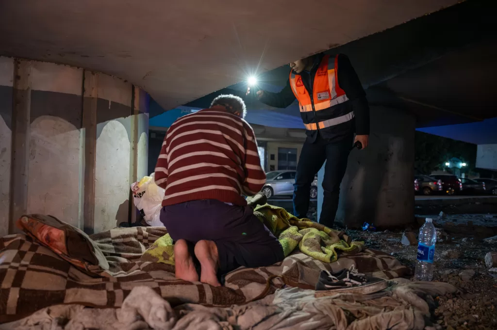 التدخل السريع بالتضامن يكثف الحملات الليلية لإنقاذ مواطنين بلا مأوى 20 - جريدة المساء