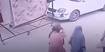 رجال المباحث يفكّون لغز فيديو اعتداء سيدة على أخرى بعين شمس 1 - جريدة المساء