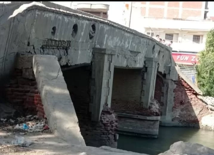 كوبرى معلمين منزلة الدقهلية ٠ ٠ قنبلة موقوتة 19 - جريدة المساء