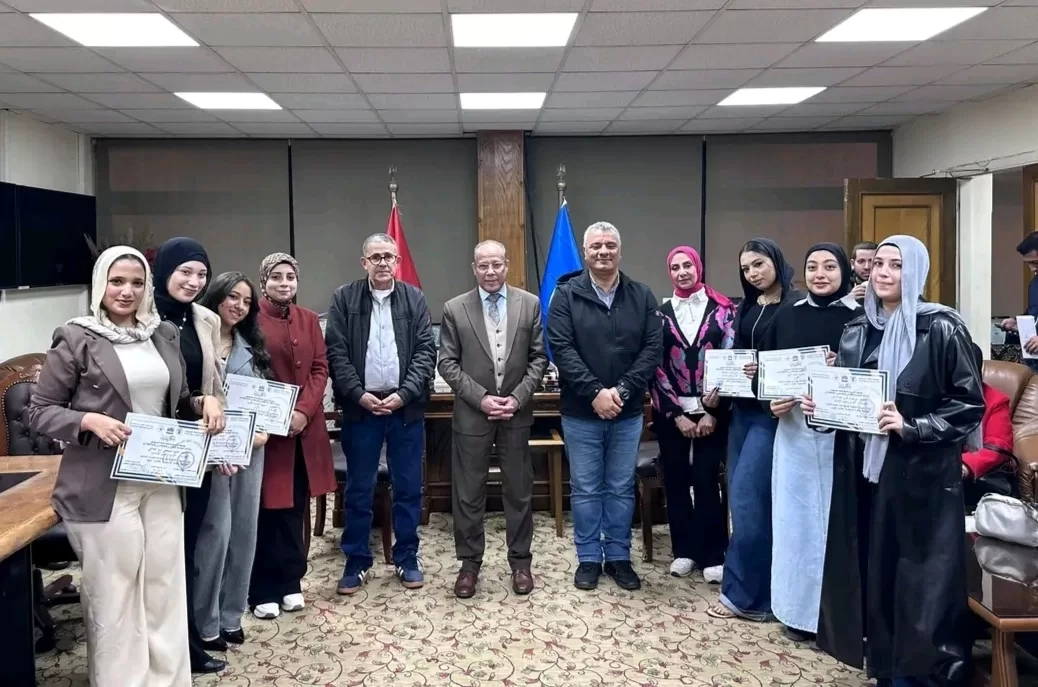 جامعة القناة تكرم طلاب كورس "المذيع المحترف" براديو الجامعة 20 - جريدة المساء جامعة القناة تكرم طلاب كورس "المذيع المحترف" براديو الجامعة 19 - جريدة المساء