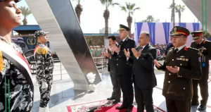 محافظ الشرقية ومدير الأمن يضعان إكليلاً من الزهور على النصب التذكاري لشهداء الشرطة 21 - جريدة المساء محافظ الشرقية ومدير الأمن يضعان إكليلاً من الزهور على النصب التذكاري لشهداء الشرطة 20 - جريدة المساء