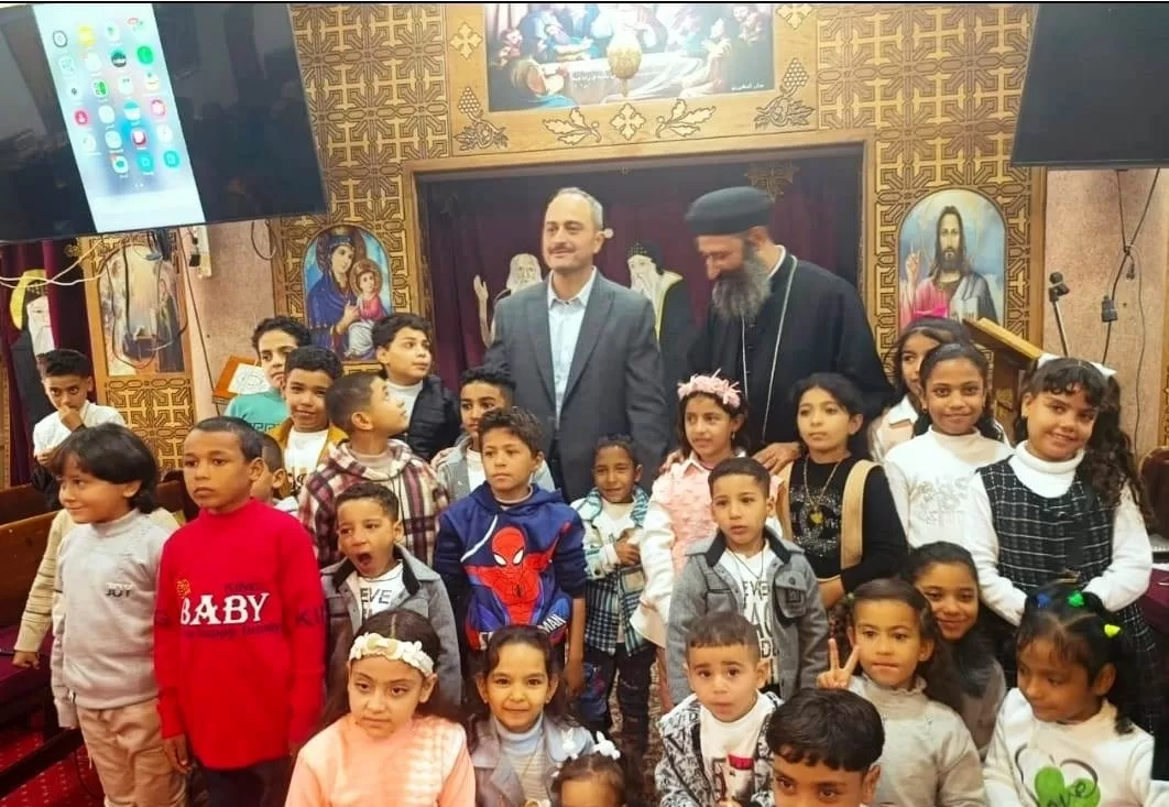 محافظ أسوان يوجّه بتهنئة الأقباط وتعزيز روح الوحدة الوطنية 19 - جريدة المساء