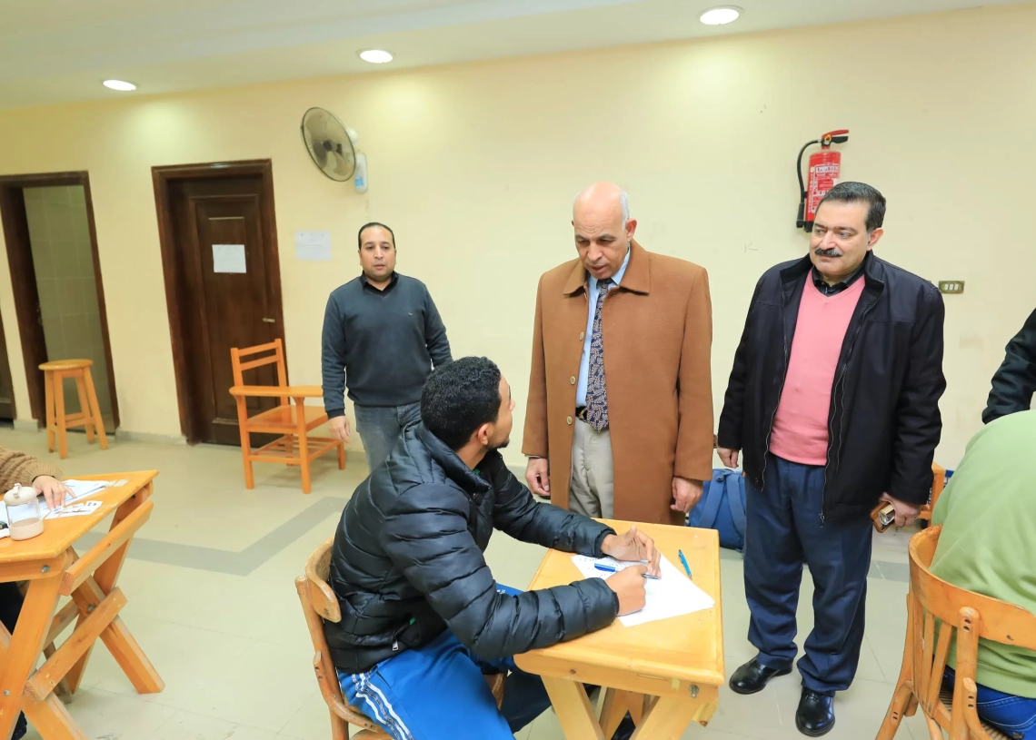 مدير تعليم أسيوط يتابع لجان امتحانات الإعدادية بمدارس منفلوط 19 - جريدة المساء