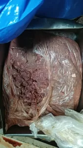 104 كيلو لحوم فاسدة و727 علبة سجائر مهربة نتاج حملة مفاجئة بمدينة الشروق 29 - جريدة المساء