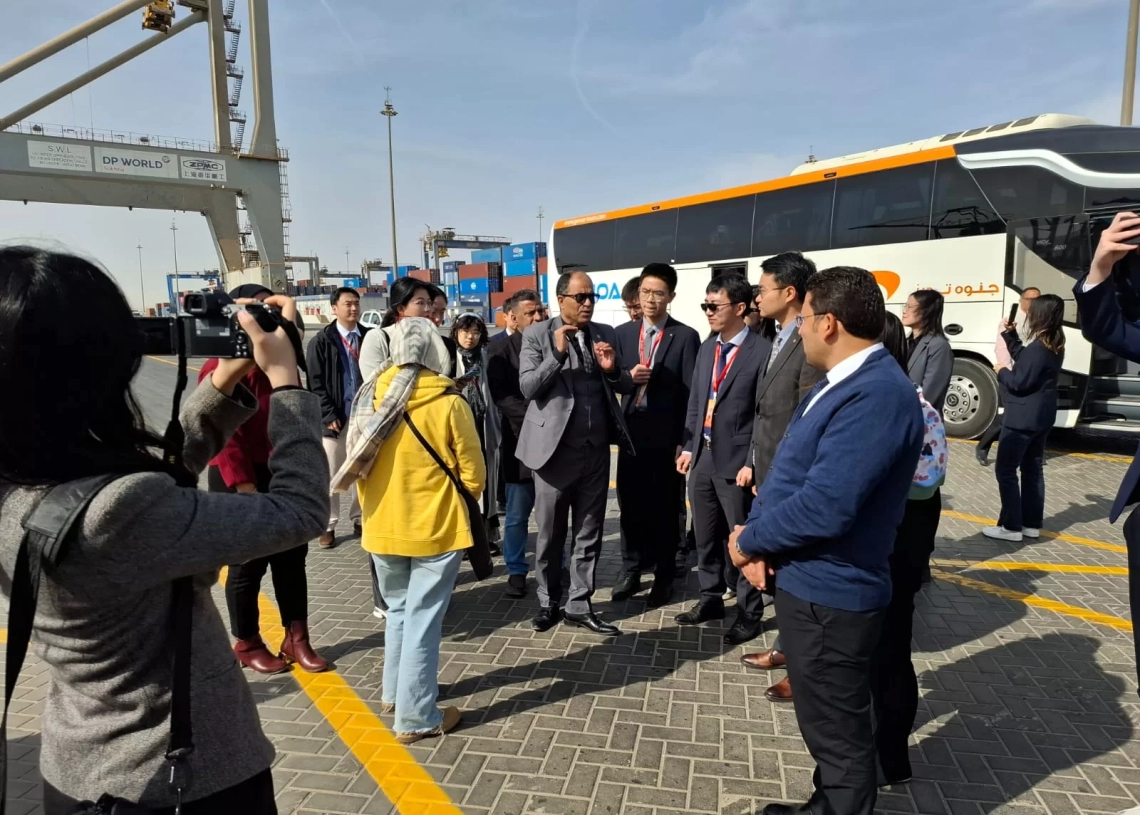 جمارك السويس تستقبل وفدا طلابيا من جامعة بكين الصينية 18 - جريدة المساء