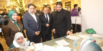 نائب محافظ بني سويف يتفقد القافلة الطبية الشاملة لمؤسسة مصر الخير بالتعاون مع البنك المصري لتنمية الصادرات 1 - جريدة المساء