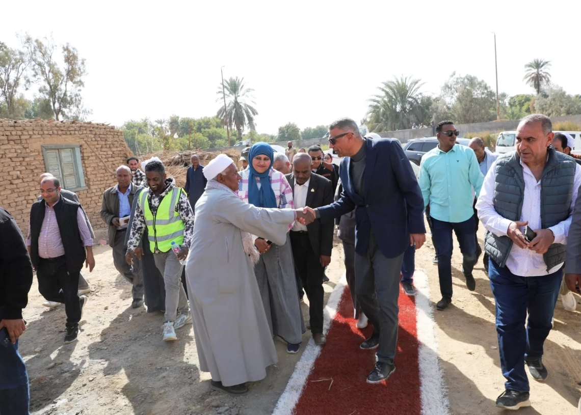 محافظ أسوان يعطى إشارة البدء للتشغيل التجريبى لمحطة رفع الحجز بحرى ضمن مشروع الصرف الصحي المتكامل 19 - جريدة المساء