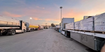 الهلال الأحمر المصرى يدفع بزاد العزة 114 لأهل غزة