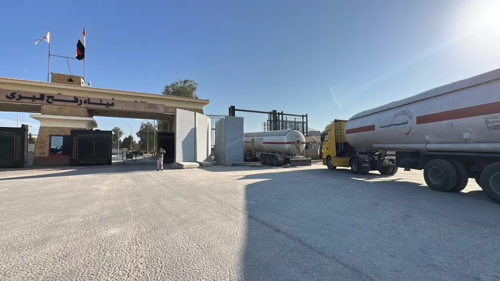 الهلال الأحمر يمد غزة بـ 7,200 طن مساعدات إنسانية عبر كرم أبو سالم 21 - جريدة المساء