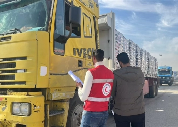 الهلال الأحمر المصرى يمد غزة بزاد 111