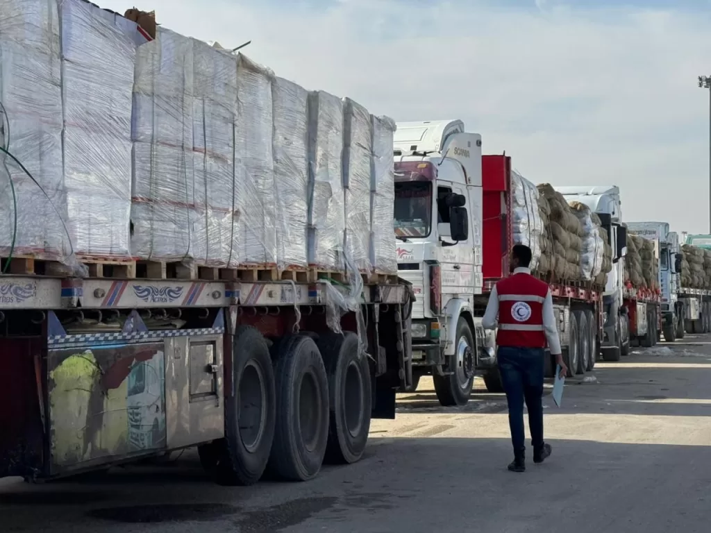 الهلال الأحمر يمد غزة بأكثر من 6 آلاف طن مساعدات إنسانية وملابس شتوية 25 - جريدة المساء