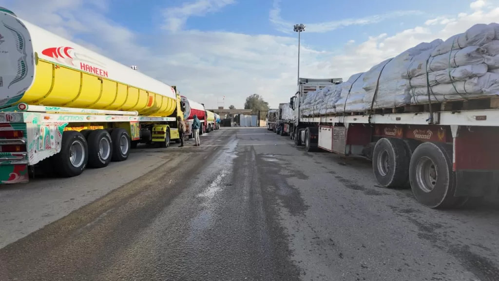 الهلال الأحمر يمد غزة بأطنان من المساعدات الغذائية والمستلزمات الشتوية 19 - جريدة المساء