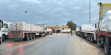 الهلال الأحمر المصرى يمد غزة بزاد 116