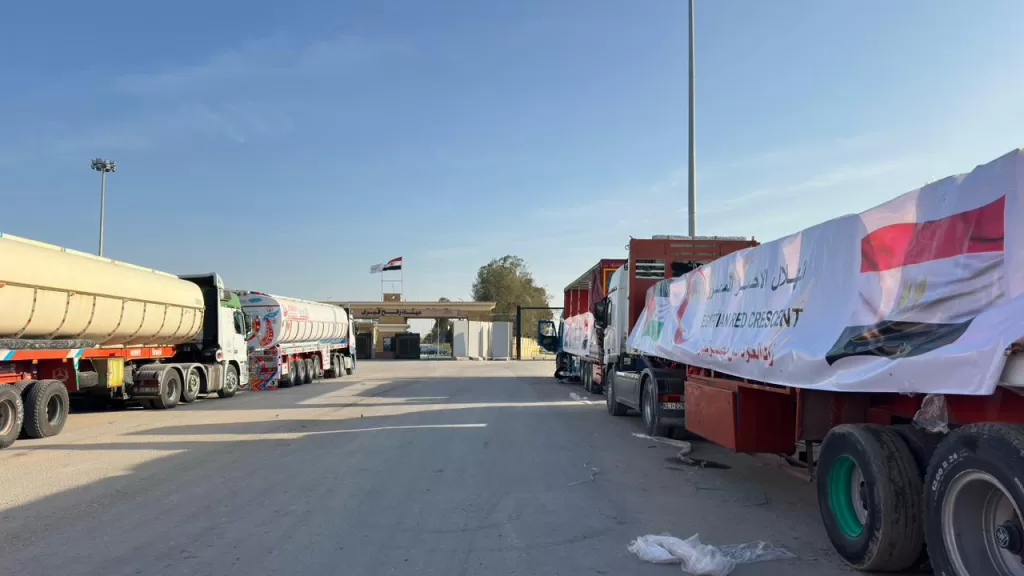 الهلال الأحمر يُدخل 5600 طن مواد غذائية وبترولية وشتوية إلى غزة 19 - جريدة المساء