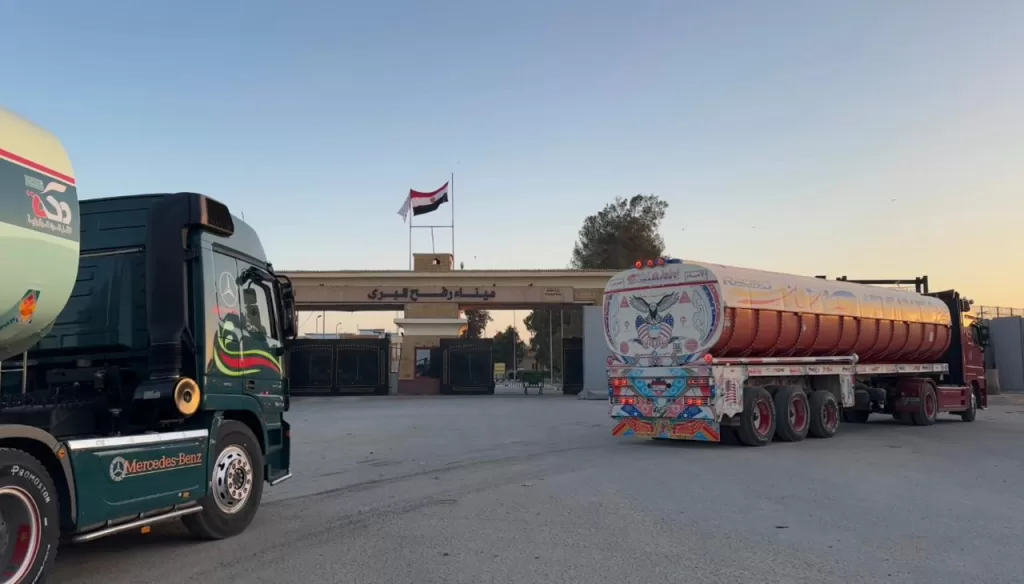 الهلال الأحمر يُدخل 5600 طن مواد غذائية وبترولية وشتوية إلى غزة 21 - جريدة المساء