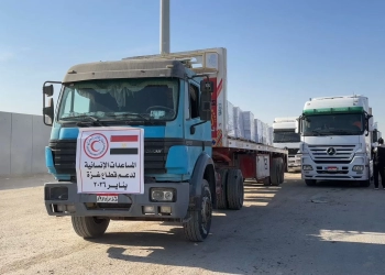 الهلال الأحمر المصرى يمد غزة بقافلة زاد 112