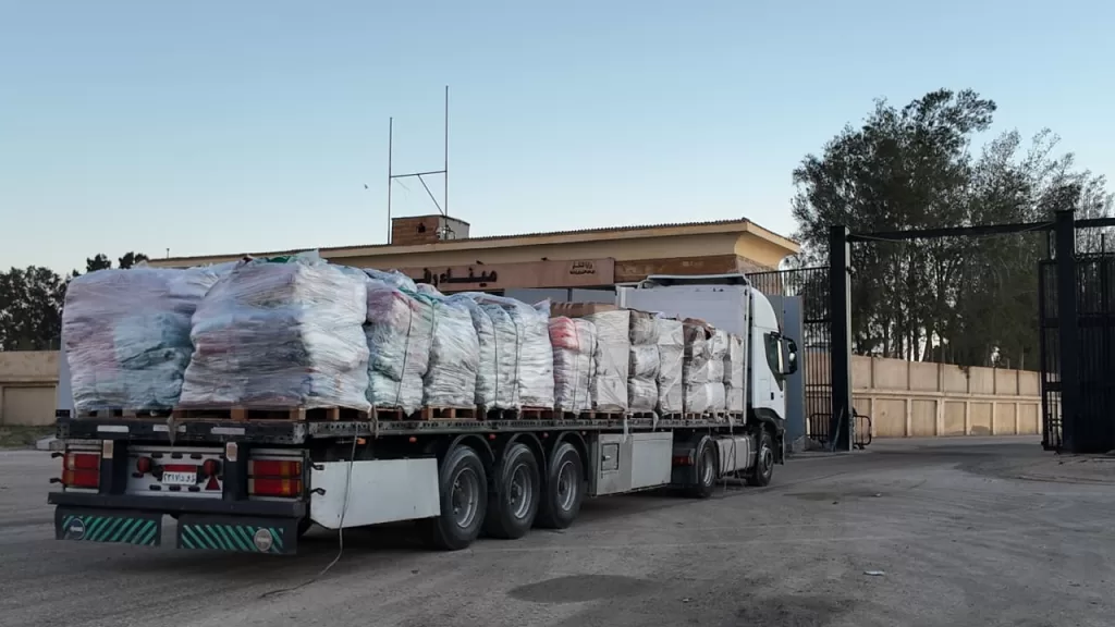 دخول أكثر من 212 ألف سلة غذائية و34 ألف قطعة ملابس شتوية لغزة 25 - جريدة المساء