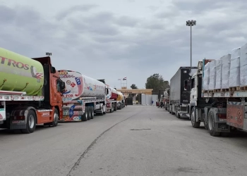 دخول أكثر من 212 ألف سلة غذائية و34 ألف قطعة ملابس شتوية لغزة 23 - جريدة المساء الهلال الأحمر يمد غزة بالقافلة 122