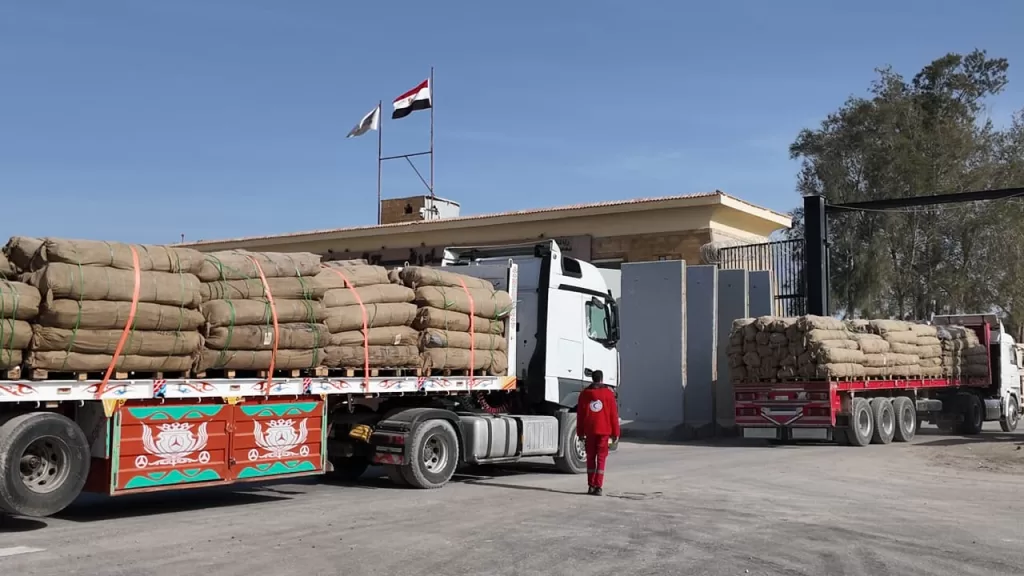 الهلال الأحمر يمد غزة بـ7550 طن مساعدات شتوية وغذائية 22 - جريدة المساء