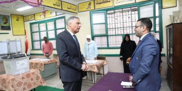 محافظ أسوان يتفقد مقار اللجان الإنتخابية فى اليوم الأول لجولة الإعادة للجان الملغاة بحكم المحكمة الإدارية العليا ضمن المرحلة الأولى بإنتخابات مجلس النواب 1 - جريدة المساء